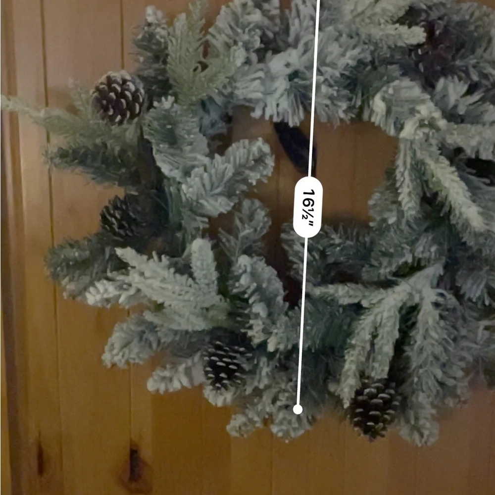 Snowy Pinecone Holiday Wreath